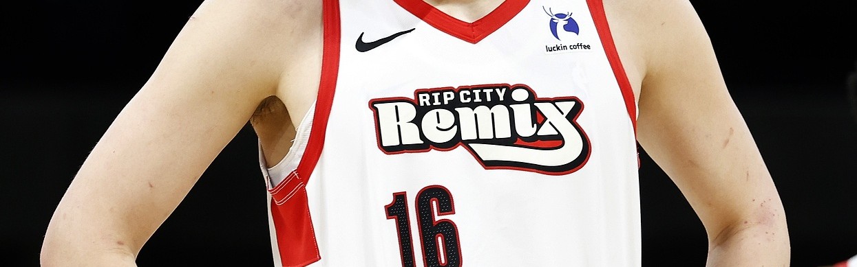 开云-拓媒：杨瀚森在G联盟是进攻核心但在NBA不是 这限制了他的发挥