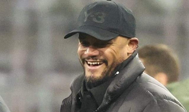 开云下载-孔帕尼：不认为上半场对手踢得更好；得在强度和消耗间找平衡