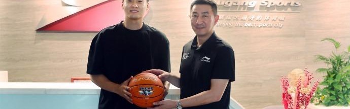 杨毅辟谣:周琦北京租房住没平层豪宅 赵睿转会费没1.6亿那么夸张