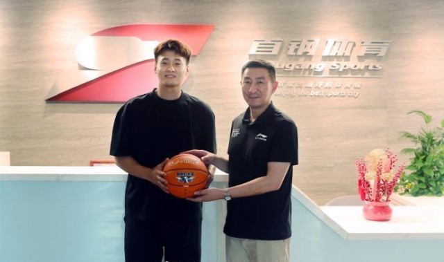 杨毅辟谣:周琦北京租房住没平层豪宅 赵睿转会费没1.6亿那么夸张