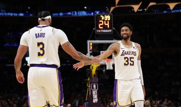 开云官网-3大内线新援前来减压！浓眉内外兼修新赛季搞事情？