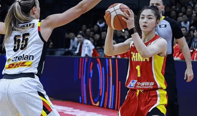 开云APP-媒体人：中国女篮内线攒够了“移动长城”，却外线不行了