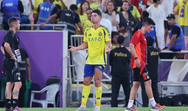 开云官网-英超历史第一射手：C罗拿40万英镑日薪却旷工！掉价啊！