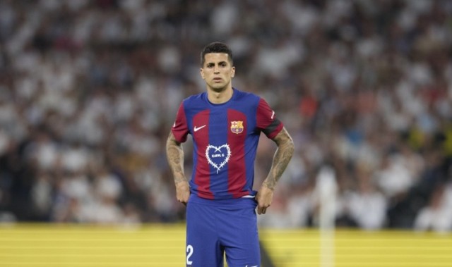 记者：坎塞洛将在周六抵达巴塞罗那，完成加盟巴萨的体检与签约