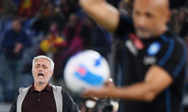 开云下载-穆里尼奥对拿波里罚5将上看台 罗马内鬼已经出现？