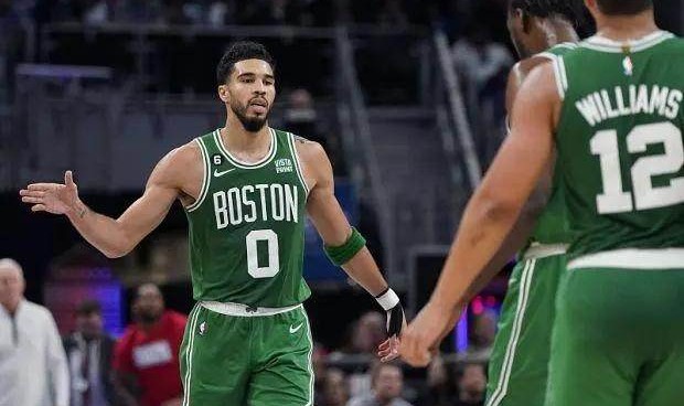 开云网页-单核带队轰出赛季新高43分 塔图姆继续冲击MVP