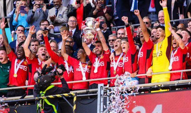 开云APP-滕哈赫完美部署赢得掌声，冠军能否让他留在曼联？