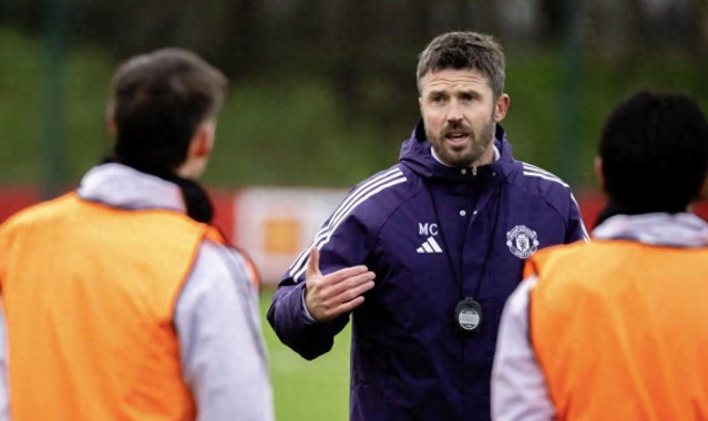 开云官方-卡里克上任即“松绑”：废除两位前任的铁律，曼联更衣室焕然一新